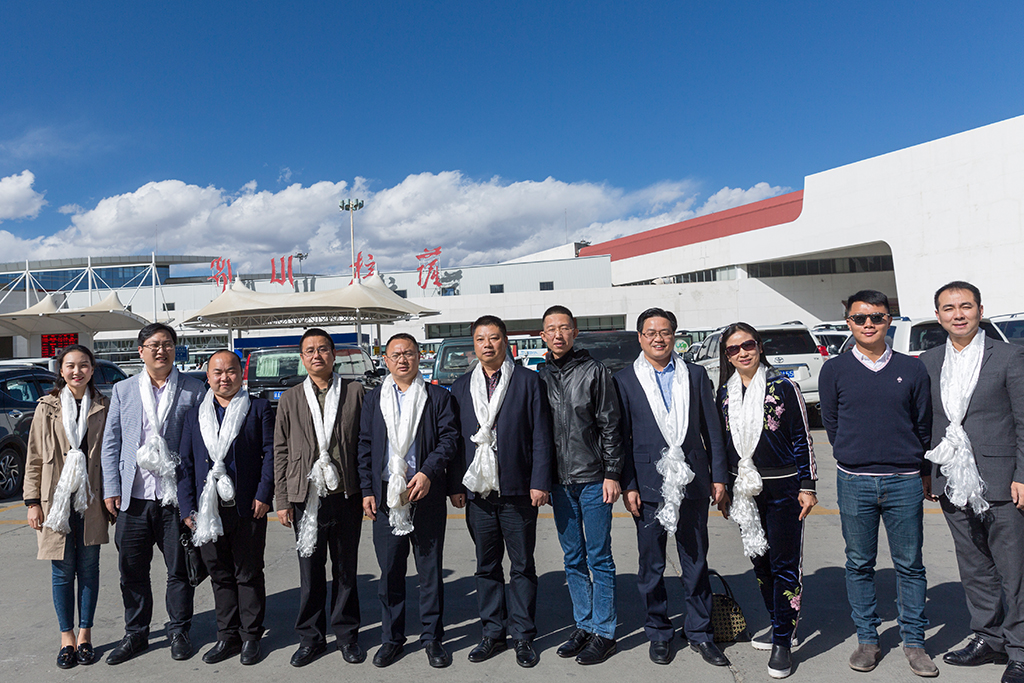 閬中市委市政府考察團(tuán)抵達(dá)拉薩.jpg